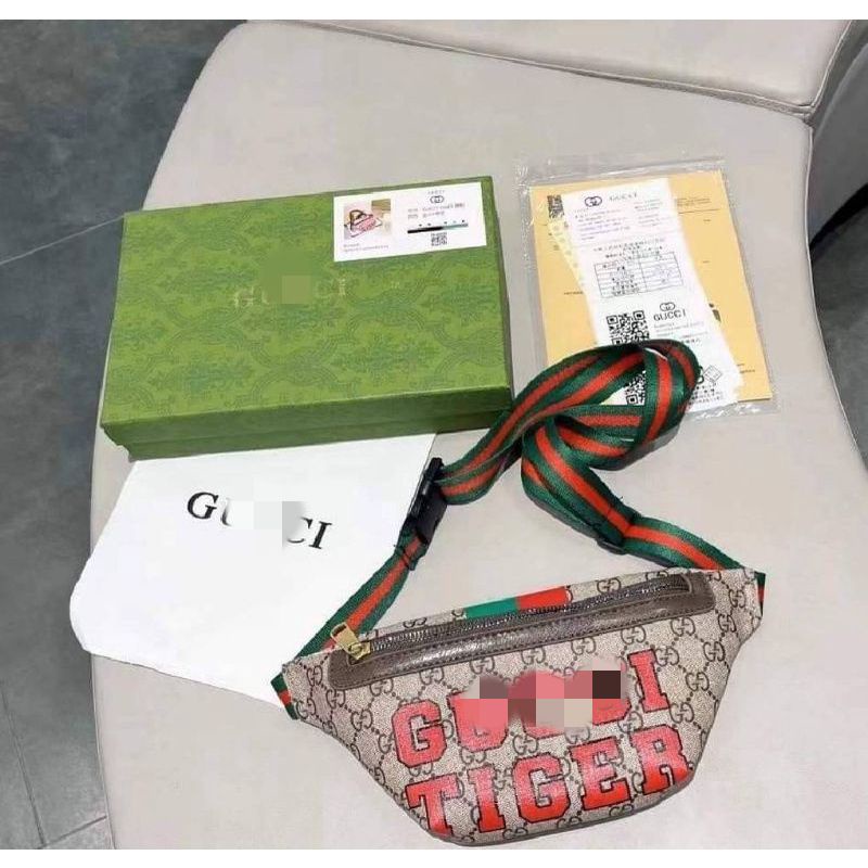 ภาพหน้าปกสินค้ากระเป๋าคาดอก GC พร้อมกล่อง ถุงผ้า ใบเสร็จ จากร้าน praphaphorn_kron บน Shopee
