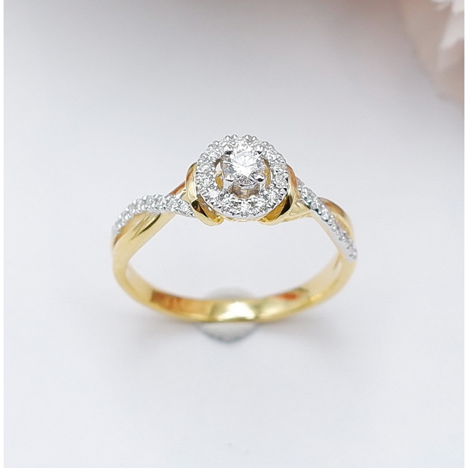 แหวนหมั้น-แหวนแต่งงาน-แหวนเพชรชูทองคำแท้-yellow-gold-ประดับเพชรรวม-0-23ct-เพชรแถวก้านไขว้ดีไซน์สวยหรู
