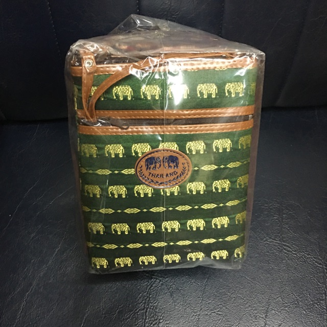 ภาพหน้าปกสินค้ากระเป๋าสะพาย 12 ใบ กระเป๋าลายไทย ลายช้าง (12ใบ คละสี) เฉลี่ยใบละ 35 บาท