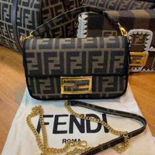 กระเป๋า​สะพาย​ข้าง​ Fendi​ 1:1