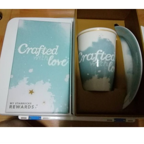 starbucks-แก้วพร้อมจานรองสีฟ้าลาย-crafted-with-love-ครบชุด