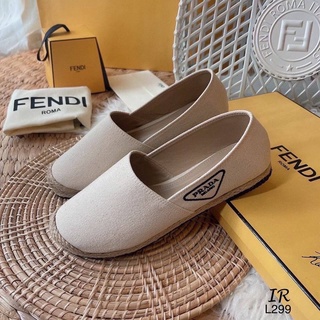 พร้อมส่ง Prada งานตามหารุ่นล่าสุดปีนี้สวมมาก
