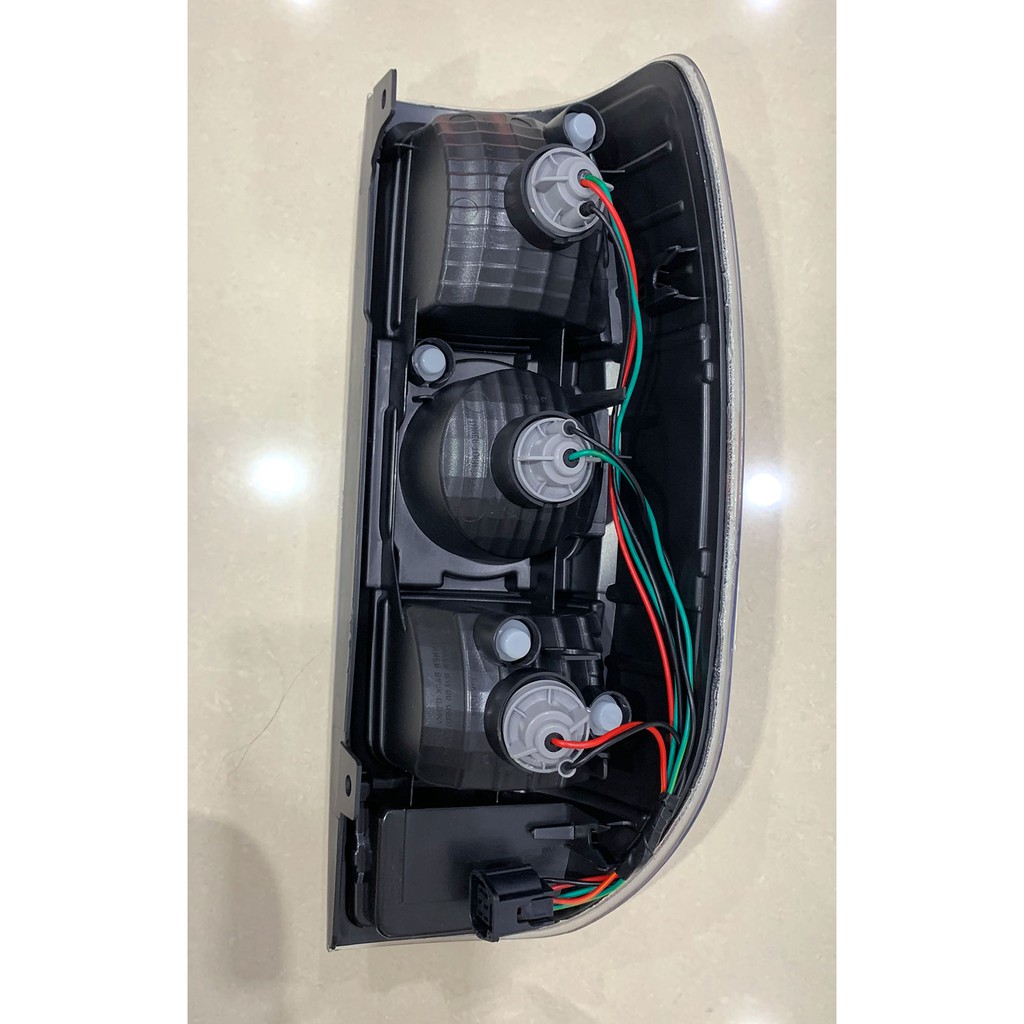 มีขั้วไฟ-ไฟท้าย-mazda-bt50-bt-50-2009-2010-2011