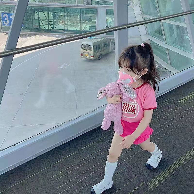 onekid-ชุดสองชิ้น-ins-เสื้อยืดแขนสั้นเด็กผู้หญิงเสื้อผ้าเด็กสไตล์เกาหลีเสื้อตัวอักษรสีชมพูสีตัดกันชุดสูทสไตล์ตะวันตก