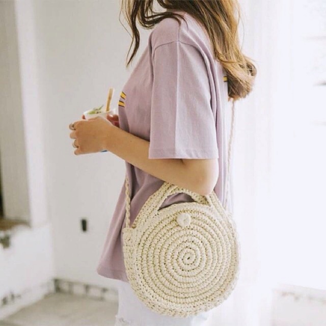กระเป๋าสาน-ทรงกลมขดหอย-shelly-beach-straw-bag