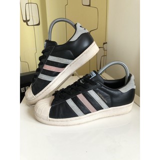 รองเท้าผ้าใบ adidas size36