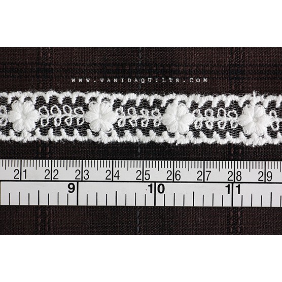 เทปผ้าลูกไม้-ลูกไม้คอตตอนโปร่ง-ตกแต่ง-diy-cotton-tape-สีขาว-ลายดอกไม้สลับใบไม้-กว้าง-1-5-ซม-จำนวน-1-หลา-รหัส-zjj0107