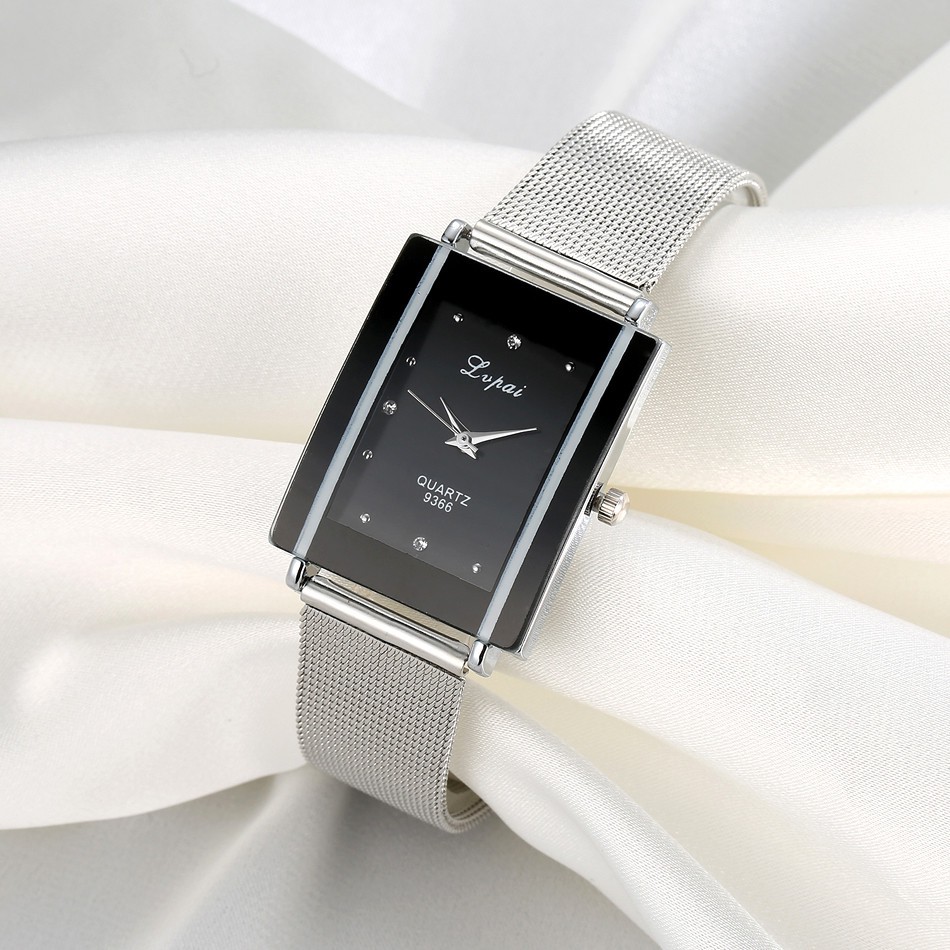 นาฬิกาข้อมือแฟชั่น-สีดำและสีขาว-สำหรับผู้หญิง