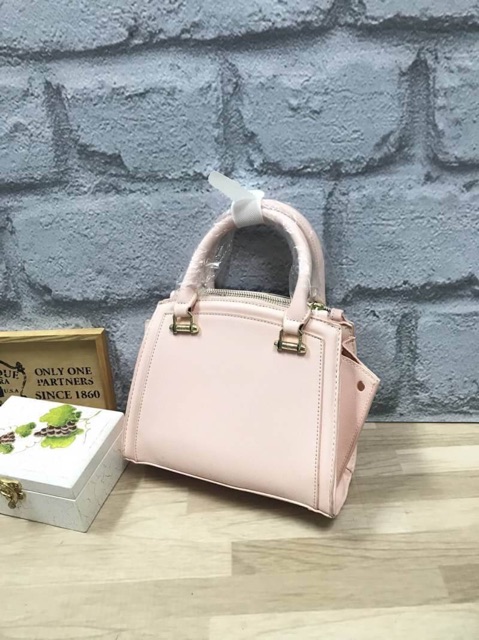 lyn-mini-city-bag-ของแท้-ราคาถูก