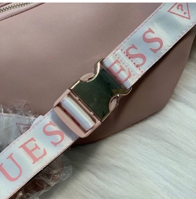 กระเป๋าคาดอก-guess-ของแท้100-พร้อมส่งค่ะ