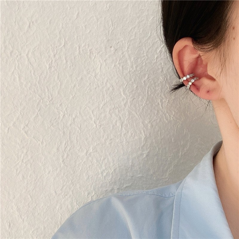 delishdesign-ear-cuffs-ต่างหูเกี่ยว-ต่างหูเกี่ยวชุบทองคำขาว-ประดับเพชรกลมๆล้อมรอบ