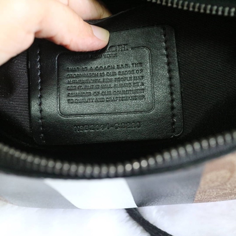 กระเป๋าคาดอก-coach-outlet