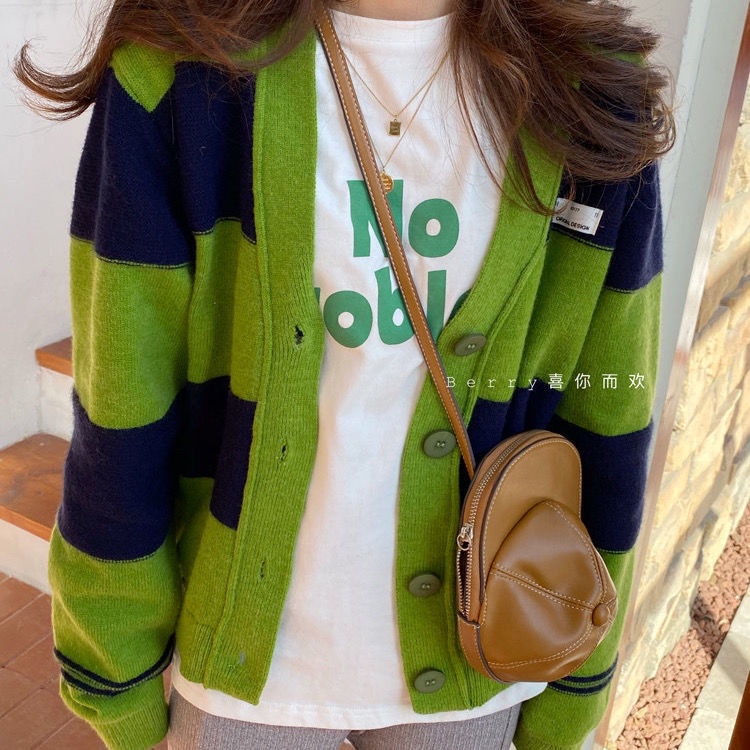 เสื้อแจ็คเก็ตผ้าถักลายทางกว้างสีเขียวสไตล์เกาหลี-คาร์ดิแกนสเวตเตอร์คอวี
