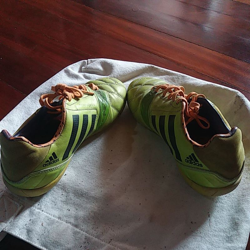 รองเท้าฟุตซอลร้อยปุ่ม-adidas-nitrocharge-แท้