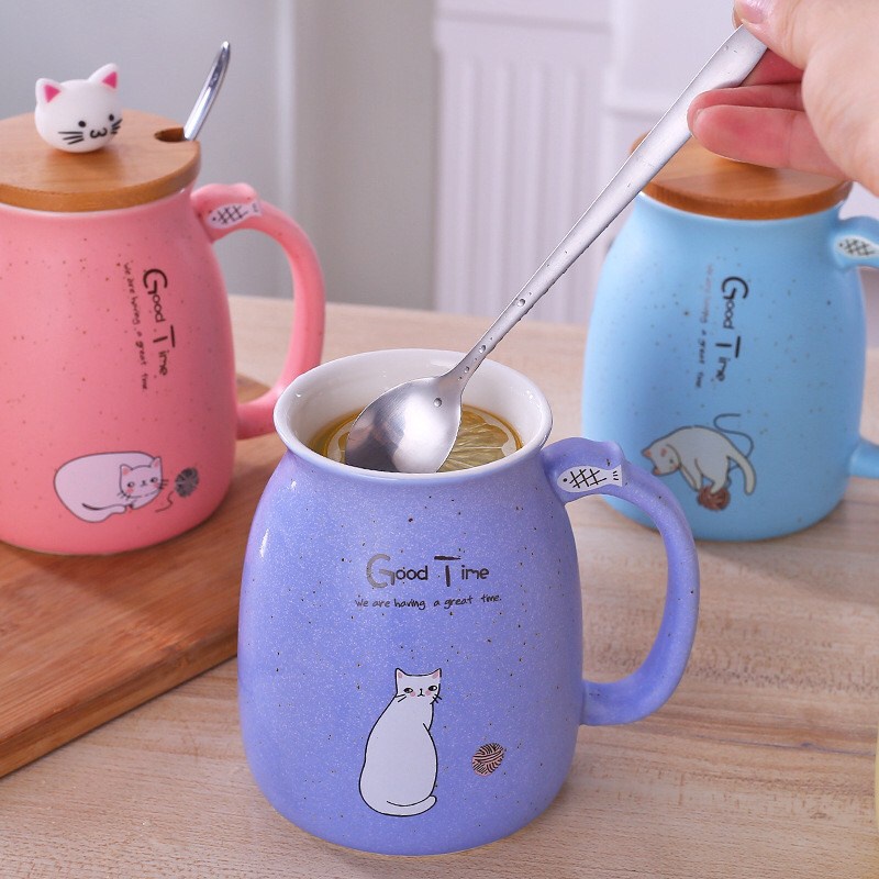 แก้วกาแฟ-แก้วกาแฟเซรามิค-ลายแมว-น่ารัก-ราคาถูก-ใช้ใส่เครื่องดื่มได้ทั้งร้อนและเย็น-มีหูจับ-มีฝาปิดไม้และช้อนสแตนเลส