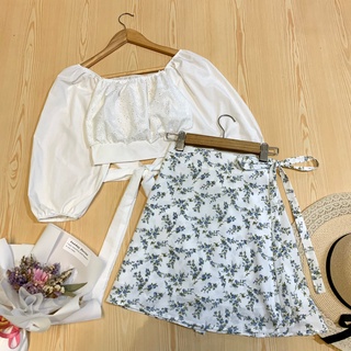 Set 2 ชิ้น เสื้อผ้าคอตตอลปักลายฉลุ ดึงยางรอบแขนจั๊มปลาย แต่งสายผูกโบว์หลังค่า กระโปรงผ้าดิจิตอลพิมพ์ลายงานผูกเอว