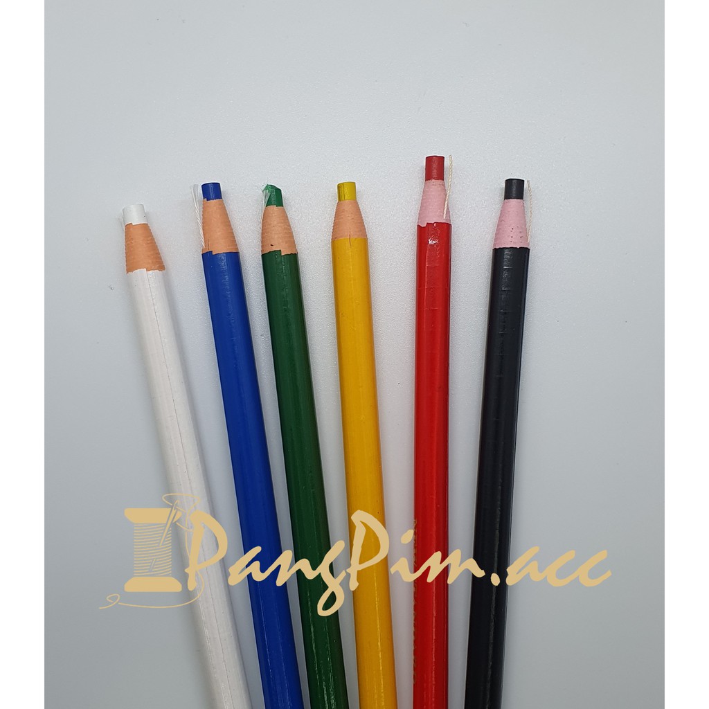 ภาพหน้าปกสินค้าดินสอขีดผ้า ดินสอปอก ดินสอสี ดินสอเขียนผ้า ดินสอชอล์กขีดผ้า ดินสอ (สีขาว,สีดำ,สีเขียว,สีเหลือง,สีแดง,สีน้ำเงิน) จากร้าน pangpim.acc บน Shopee