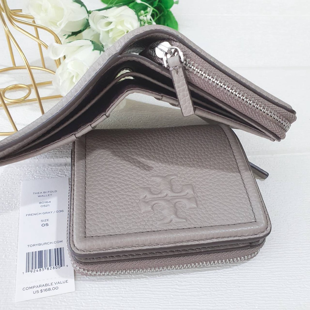 สด-ผ่อน-กระเป๋าสตางค์-2-พับ-ใบสั้น-สีเทา-80164-tory-burch-thea-bi-fold-color-classic-tan-อปก-ป้าย