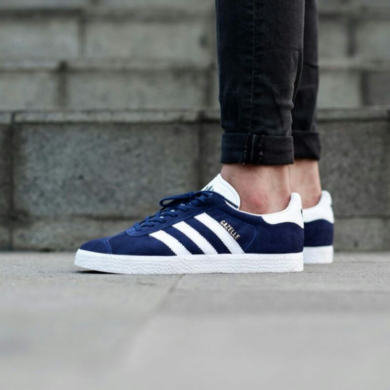 รองเท้าผ้าใบ-adidas-gazelle-สีน้ําเงินขาว