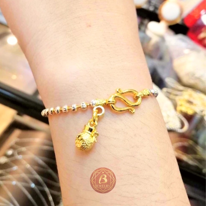 ภาพหน้าปกสินค้าข้อมือสองกษัตริย์ หุ้มทองคำขาว ห้อยถุงทองเรียกทรัพย์ จากร้าน bjewelry_shop บน Shopee