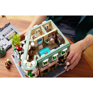 lego-boutique-hotel-10297