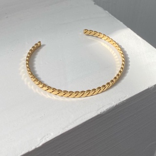 ภาพหน้าปกสินค้าimean.store - Gold twist bracelet | ข้อมือสีทอง วัสดุไทเทเนี่ยม ที่เกี่ยวข้อง