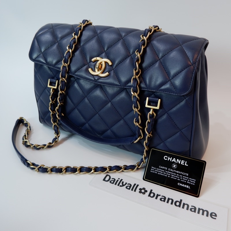 Used like new Chanel blue Lambskin jumbo shoulder bag HOLO 177xxx