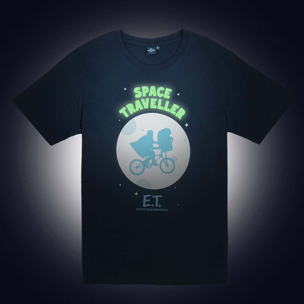 universal-studios-men-e-t-the-extra-terrestrial-glow-in-the-dark-t-shirt-เสื้อยืดผู้ชายยูนิเวอร์แซล-สตูดิโอ-e-t-พิมพ