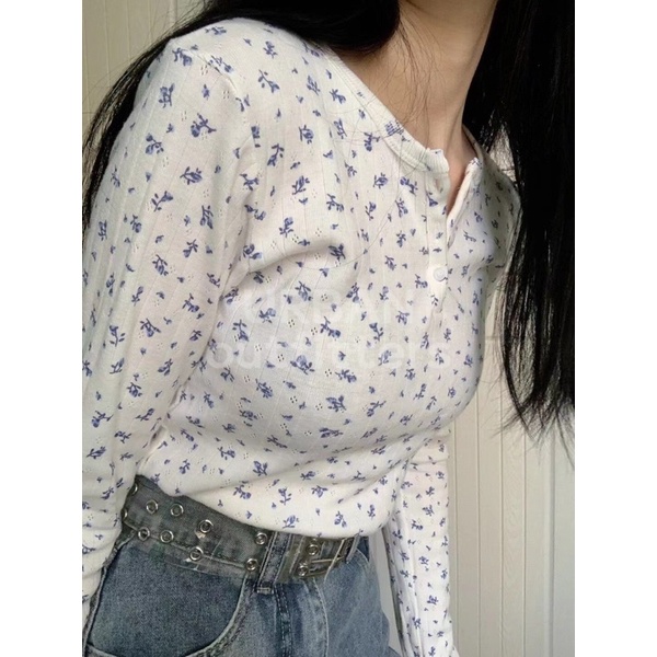 (รวม)preorder brandy melville ZELLY FLORAL EYELET BUTTON LONG SLEEVE