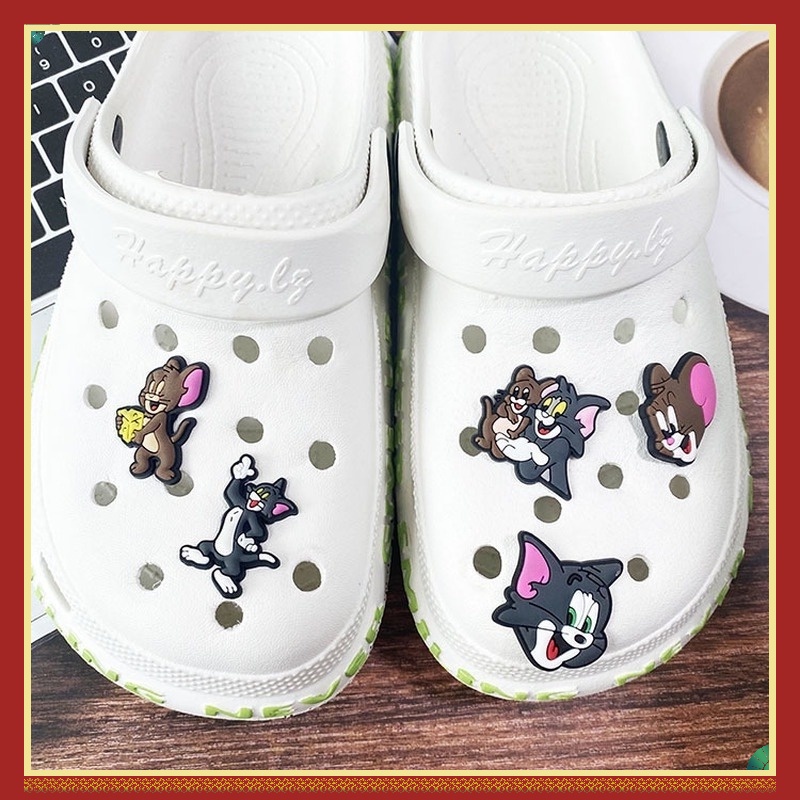 ภาพหน้าปกสินค้าJibbitz บักเกิลติดรองเท้า PVC รูปแมว และหนู ดอกไม้ อุปกรณ์เสริม สําหรับรองเท้า