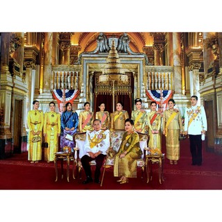 ภาพรวมราชวงศ์ภาพมงคล เพื่อสักการะบูชา รูปภาพติดผนัง เสริมฮวงจุ้ย ของขวัญของฝากที่ระลึก ขนาดภาพ 15x21นิ้ว