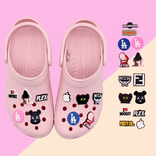 Crocs Jibbitz น่ารัก diy รองเท้าแตะลําลอง shoe charms ลายหมี Violent ถอดได้ pvc accessories อะนิเมะ เด็กผู้ชาย เด็กหญิง เด็ก ของขวัญคริสต์มาสสำหรับเด็ก 1000 รุ่น สําหรับคุณเลือก