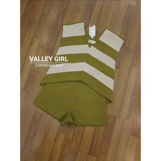 VALLEY GIRL เซตขาสั้นรุ่นนี้ใส่น่าร้ากมาก นสีสลับกันลงตัว มาคุ่กับกางเกงขาสั้นทรงสวยเป้ะ