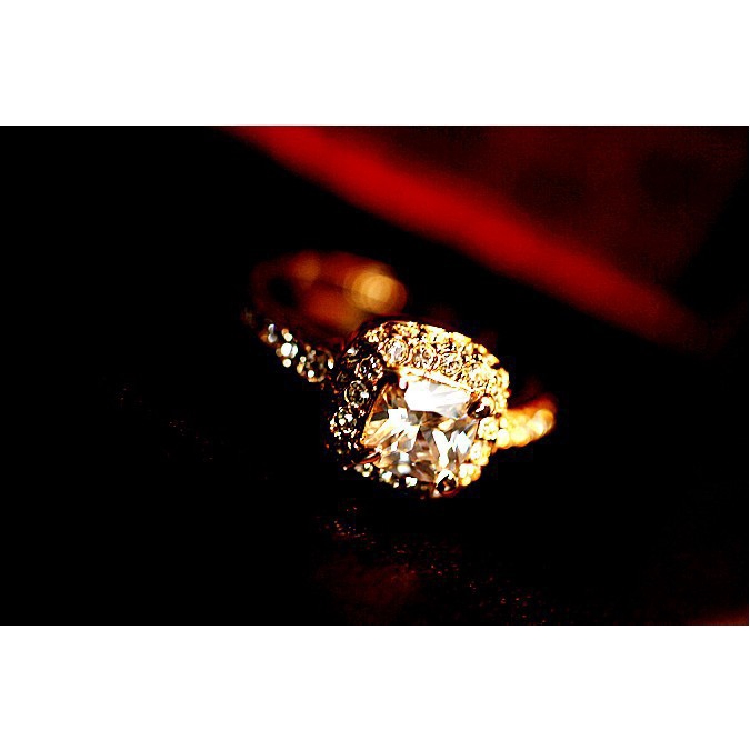 ภาพหน้าปกสินค้าแหวนแต่งงานหรูหราประดับเพชรหรูหราหรูหรา จากร้าน milespickone.th บน Shopee