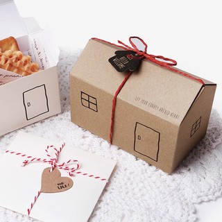 ภาพหน้าปกสินค้า•แพ๊ค5ใบ• กล่องของขวัญ กล่องของชำร่วย รูปบ้านน้ำตาล-ขาว กล่องสำเร็จรูป ซึ่งคุณอาจชอบสินค้านี้