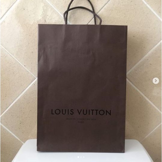 ถุงกระดาษ-แบรนด์-louis-vuitton-รุ่นสีน้ำตาล-ของแท้-แน่นอน-ลายสวยมาก-ด้านข้างถุงก็เป็นลายอย่างดี-สีสวย-มาจาก-shop