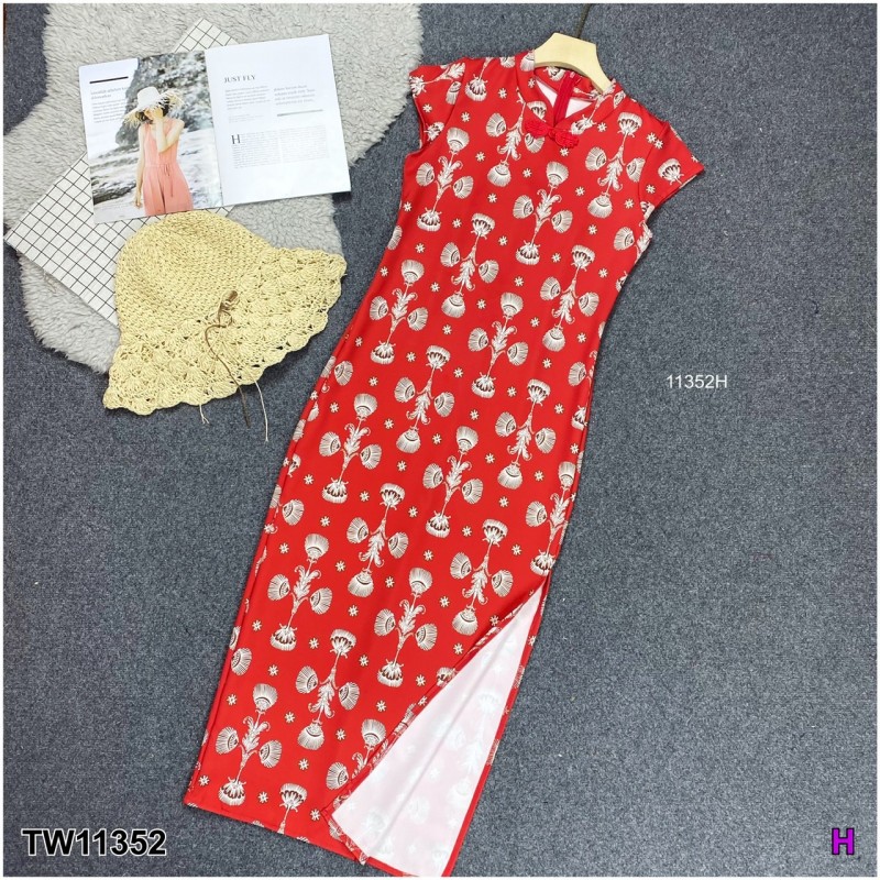 tw11352-เดรสกี่เพ้ายาวลายพัด-รายละเอียดสินค้า-maxi-dress-เดรสกี่เพ้ายาวลายขนนกแขนสั้น-ติดกระดุมจีน