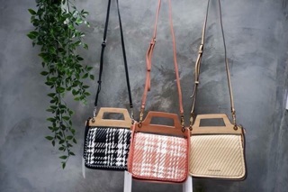 ☁️ Charleskeith Woven Wood-Efect Top Handle Bag ☁️กระเป๋าดีไซน์เก๋ สีโอรส