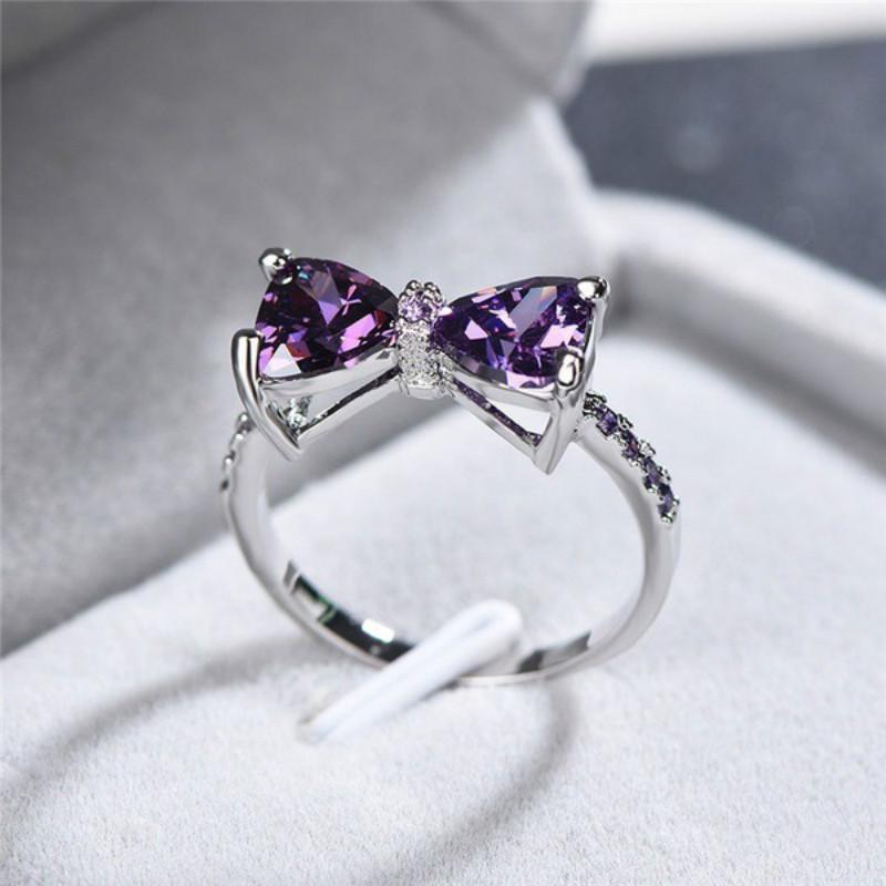 ภาพหน้าปกสินค้าแหวนเพชรโบว์แหวนเพชรสีม่วงแซฟไฟร์แหวนสาวน่ารักแหวนแฟชั่นผู้หญิง