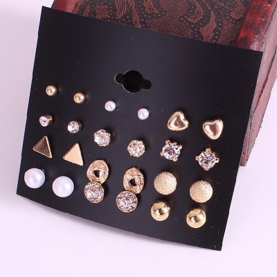 ภาพหน้าปกสินค้าSimple Square Heart Zircon Diamond Stud Earrings 12 Pairs จากร้าน gadget.th บน Shopee