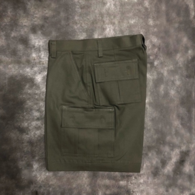 ภาพสินค้ากางเกงขาสั้นคาร์โก้ (ทรงช่าง) 6 กระเป๋า : สีเขียว จากร้าน 77streetshop บน Shopee ภาพที่ 3