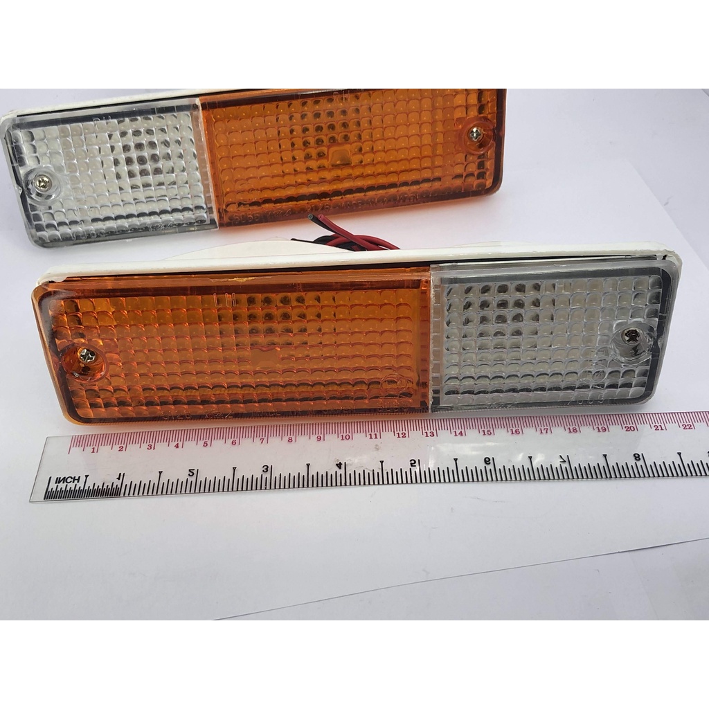 ไฟกันชน-datsun-720-รุ่น-2-สี-1-คู่-ซ้าย-ขวา-สำหรับไฟหรี่และไฟเลี้ยว-ขนาดปร-car-turningsignal-light-parts-t8
