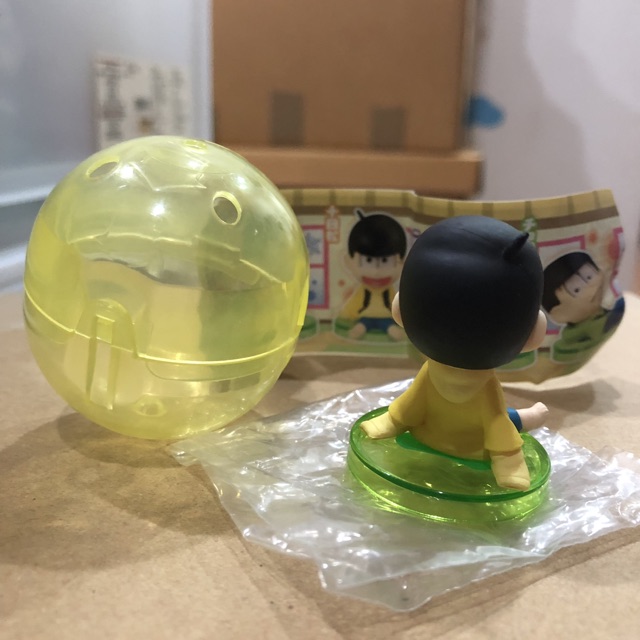 osomatsu-san-gashapon-โอโซมัตสึ-กาชาปอง-เหลือง-jyushimatsu-san