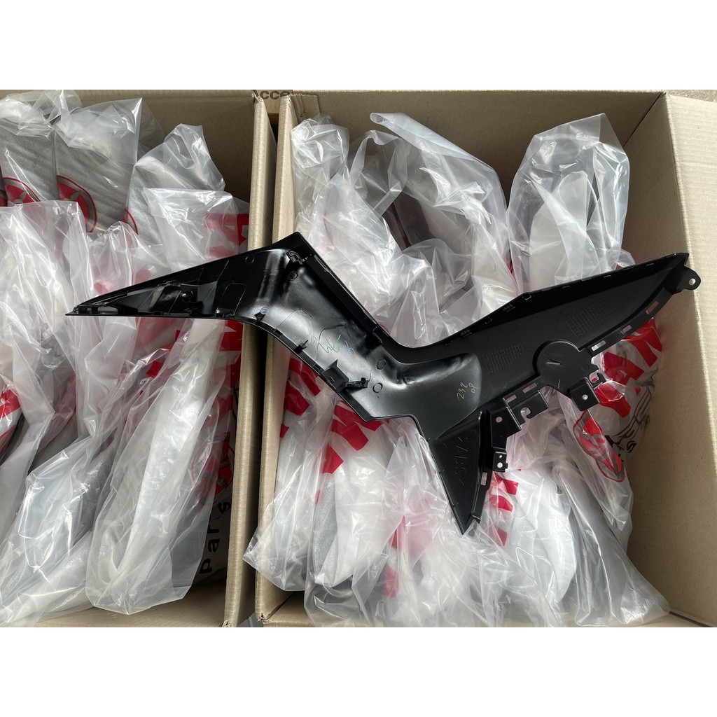 แฟริ่งซ้ายสีดำเงา-สำหรับรถ-yamaha-รุ่น-xmax300-สินค้าแท้จากศูนย์-100-หมายเลขอะไหล่-b74-f835j-00-p2