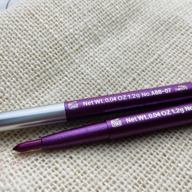 ดินสอเขียนขอบตา-eyeshadow-eyeliner-หมุนได้-สีสวยติดทนนานตลอดวันค่ะ