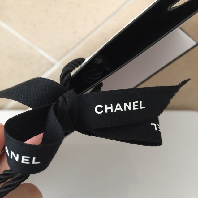 ถุงกระดาษ-ถุง-แบรนด์-chanel-ของแท้-พร้อมริบบิ้นของแบรนด์-ถุงใส่ของ-ถุงเครื่องสำอาง-สวยมาก-หรูหรา