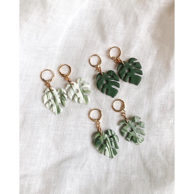 monstera-huggies-earrings