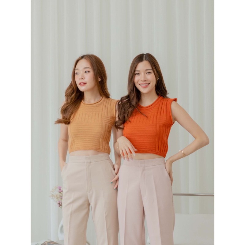 bt025-knitting-crop-เสื้อไหมพรมแขนกุด-ทรงครอป