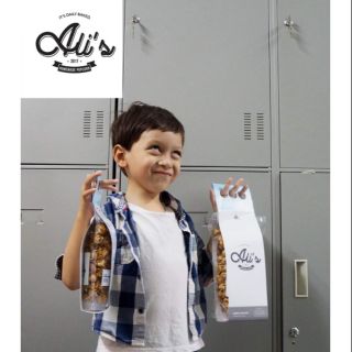 สินค้า Ali\'s Popcorn caramel, dark chocolate และชาเขียว ผสม almond macadamiaและเม็ดมะม่วงหิมพานต์