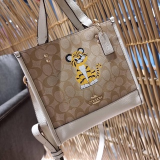 กระเป๋า COACH C7001 DEMPSEY TOTE 22 IN SIGNATURE CANVAS WITH TIGER